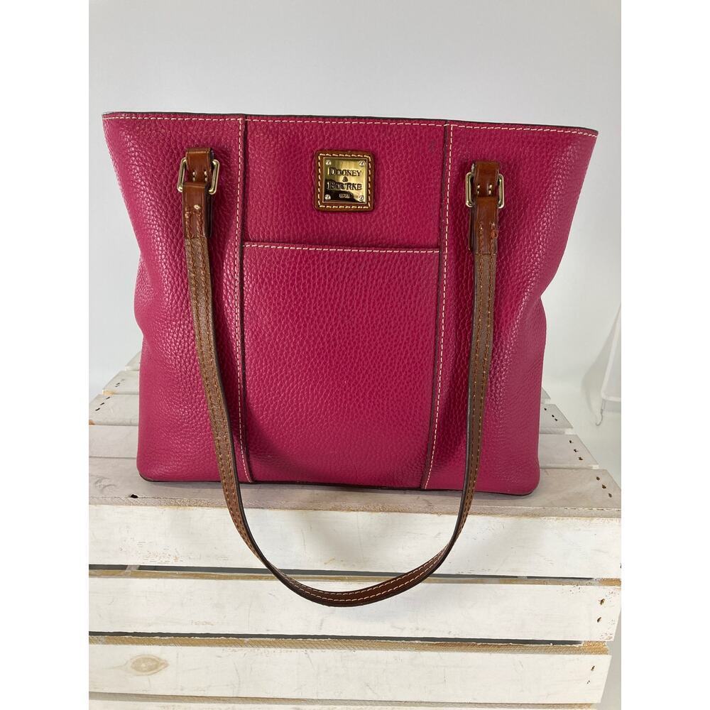 DOONEY & BOURKE MEDIUM SIZE PINK PEBBLED LEATHER SHOULDER BAG